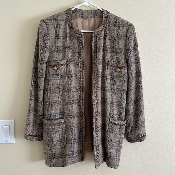 Beige Tweed Blazer with Gold buttons - Picture 2 of 5